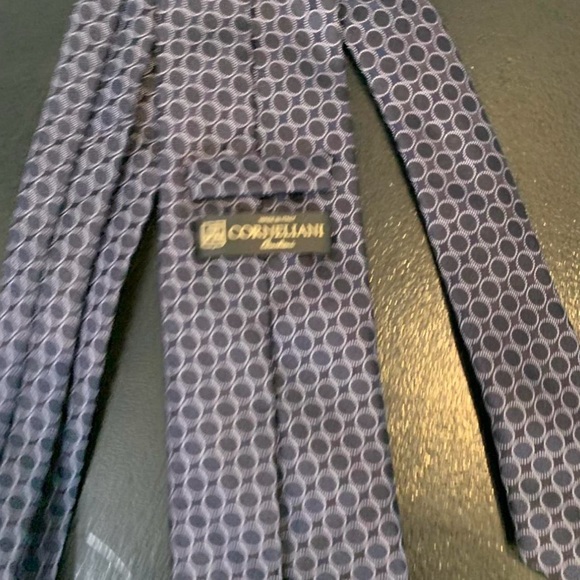 Corneliani men's silk tie with a geometric micro pattern. - Picture 2 of 4